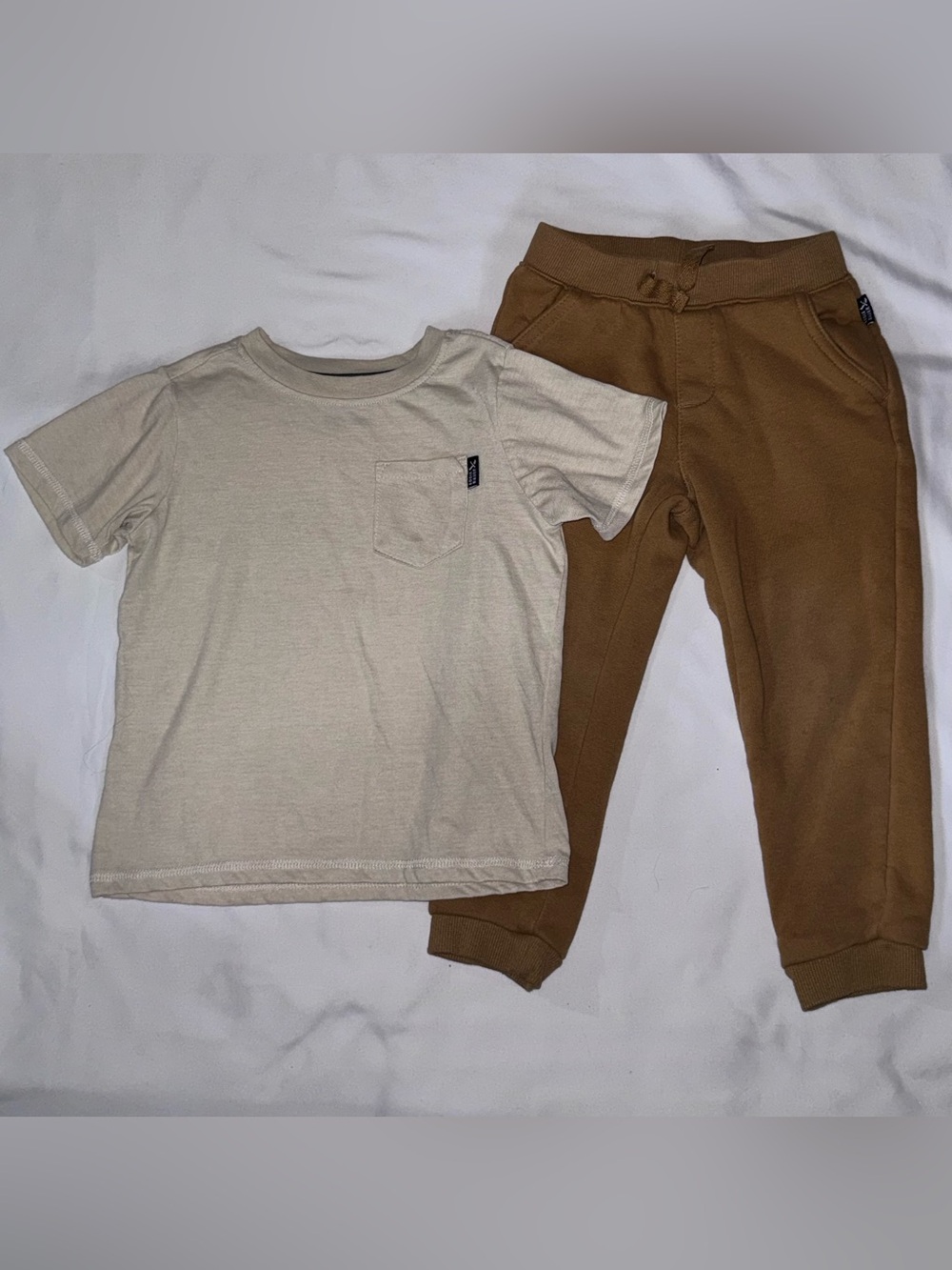 Eddie Bauer size 4t Kids Pocket Tee and Brown Jogger outfit
